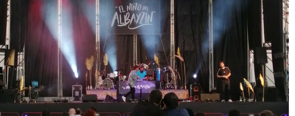 El niño del Albayzín en el escenario