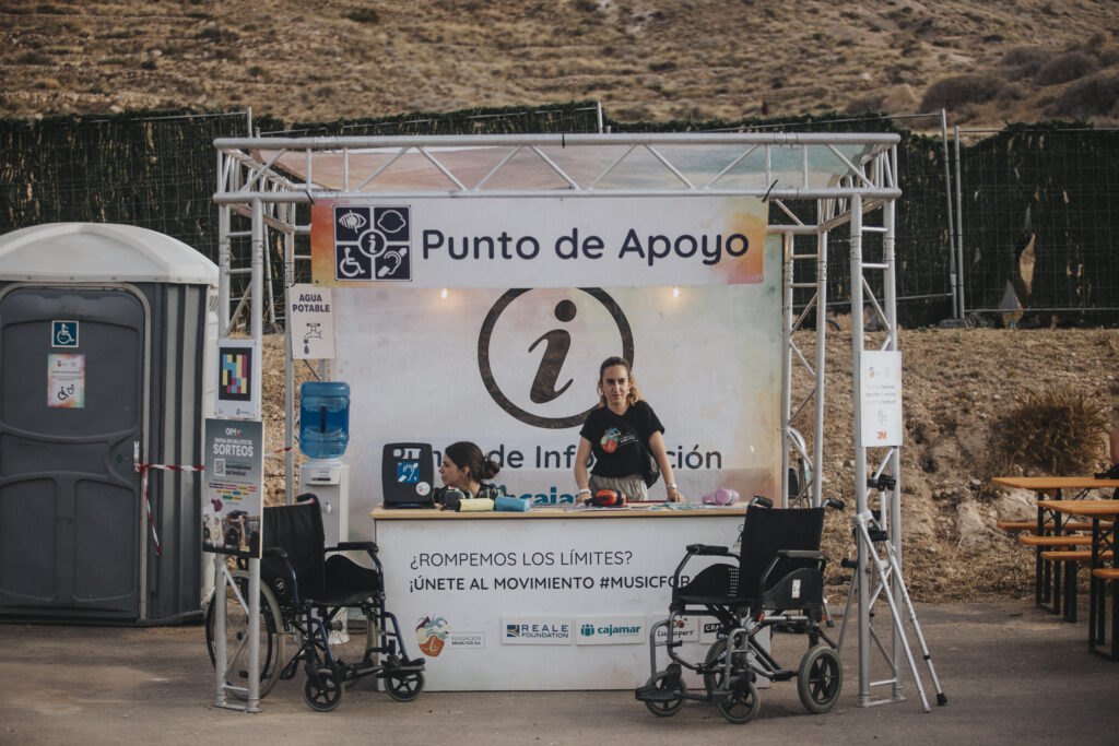 Punto de apoyo Music For All durante el festival Nudo Sur en Las Negras